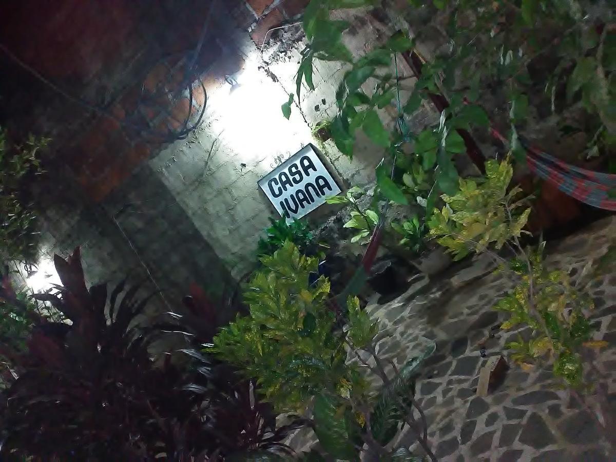 Hostal Casa Ivana León Zewnętrze zdjęcie