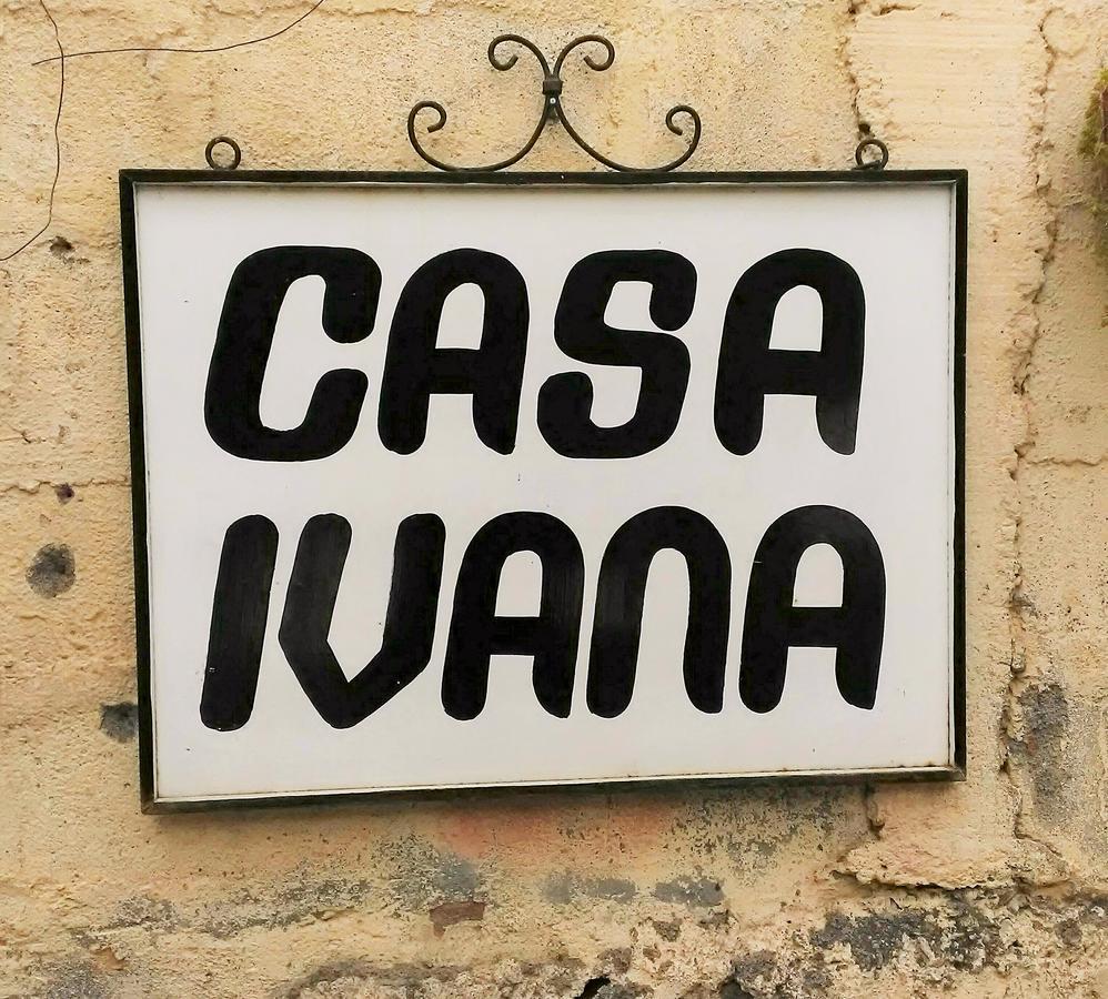 Hostal Casa Ivana León Zewnętrze zdjęcie