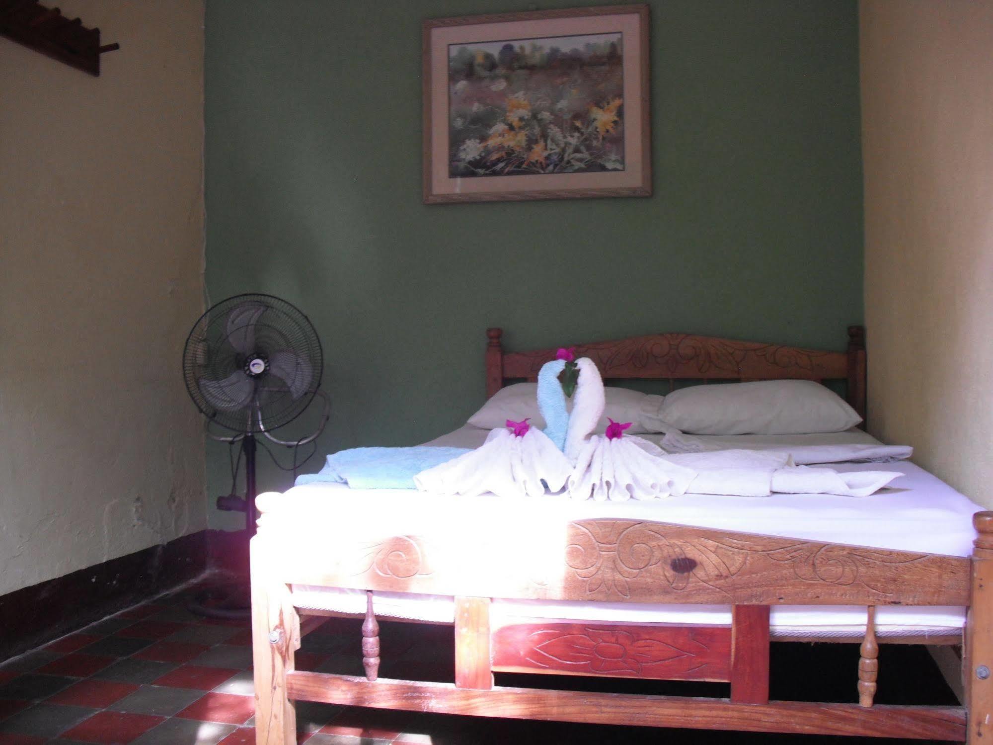 Hostal Casa Ivana León Zewnętrze zdjęcie