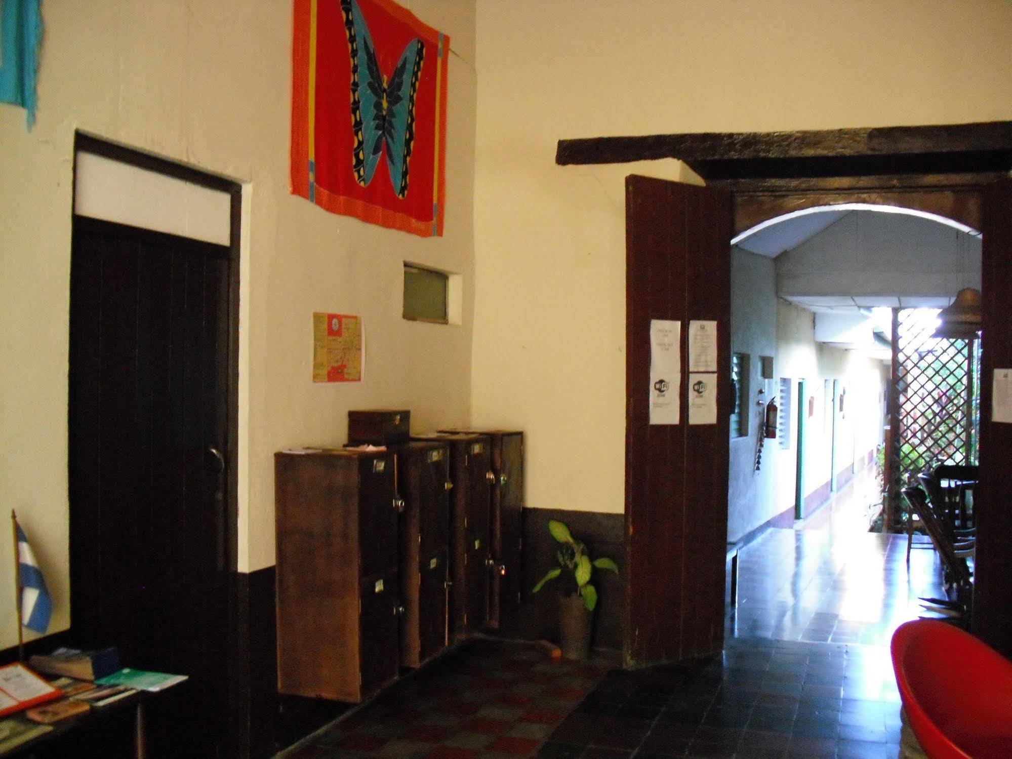 Hostal Casa Ivana León Zewnętrze zdjęcie