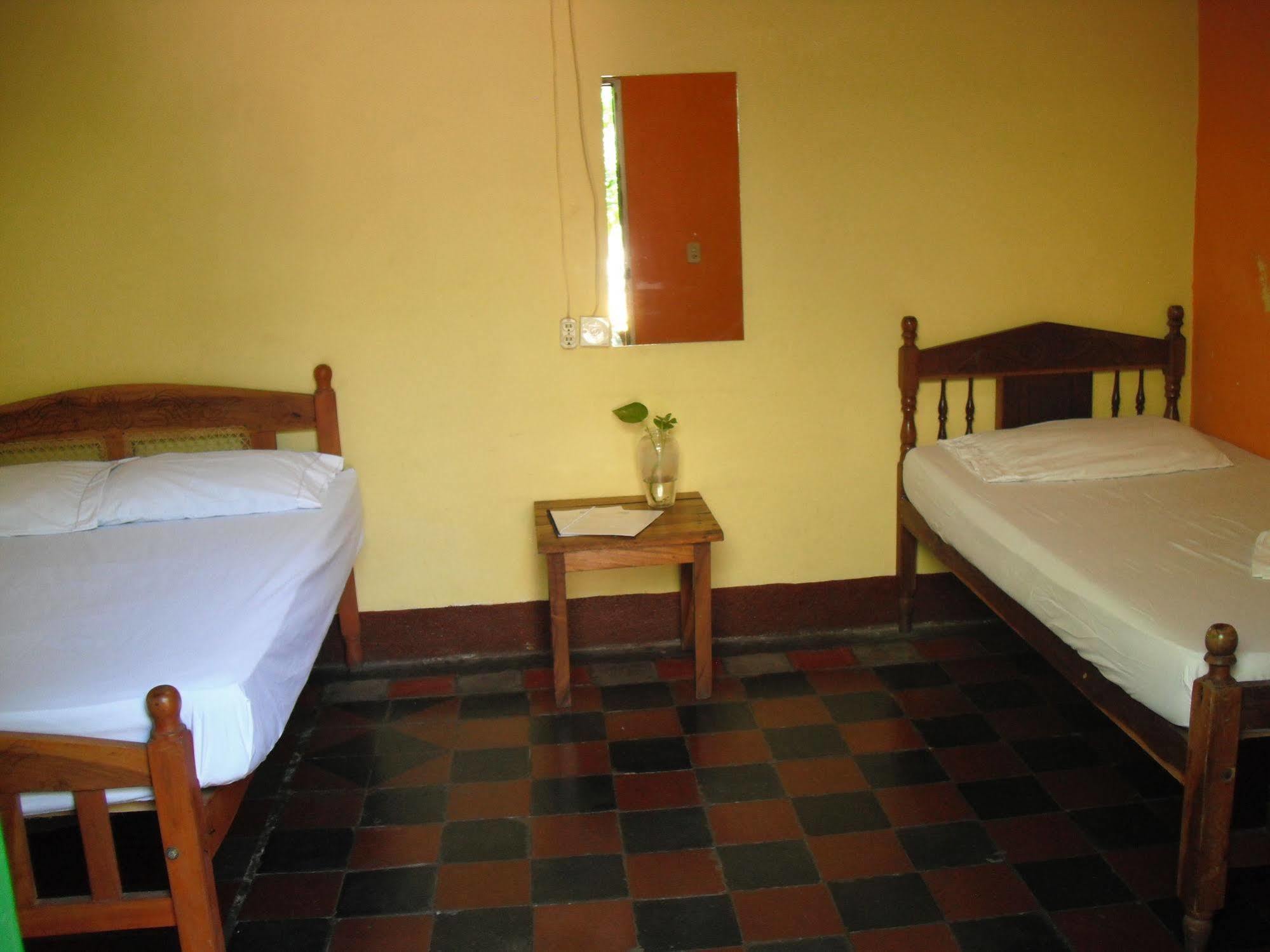 Hostal Casa Ivana León Zewnętrze zdjęcie